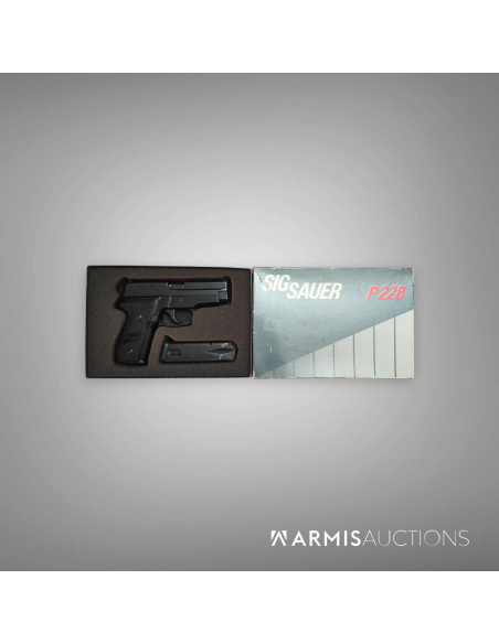 Pistolet semi-automatique SIG SAUER P225 ex-PJ Lausanne Pistolet semi-automatique SIG SAUER P225 ex-PJ Lausanne