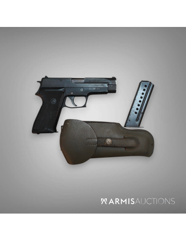 Pistolet semi-automatique d'ordonnance P75