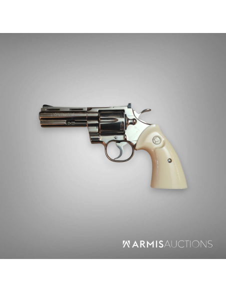 Revolver Colt Python . 357 4 pouces nickel en coffret (1975) Revolver Colt Python . 357 4 pouces nickel en coffret (1975)