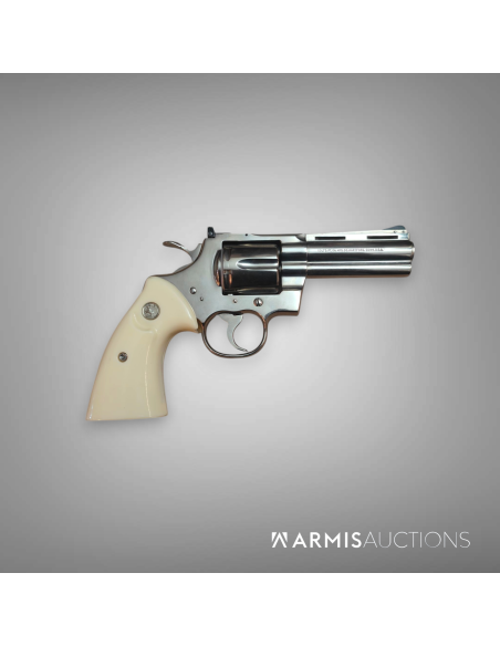 Revolver Colt Python . 357 4 pouces nickel en coffret (1975) Revolver Colt Python . 357 4 pouces nickel en coffret (1975)