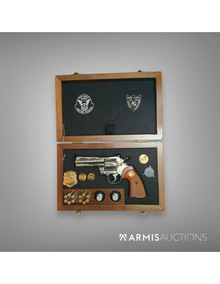 Revolver Colt Python . 357 4 pouces nickel en coffret (1975) Revolver Colt Python . 357 4 pouces nickel en coffret (1975)