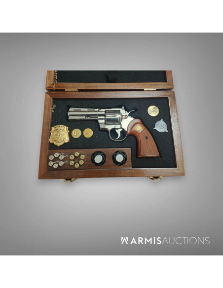 Revolver Colt Python . 357 4 pouces nickel en coffret (1975) Revolver Colt Python . 357 4 pouces nickel en coffret (1975)