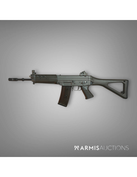 Fusil d'assaut semi-automatique SIG 553-1 LB