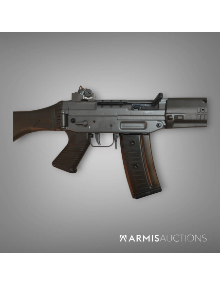 Fusil d'assaut semi-automatique SIG 553-1 LB