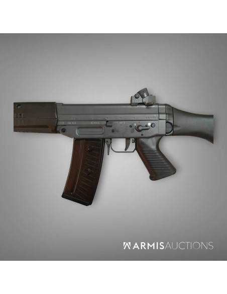 Fusil d'assaut semi-automatique SIG 553-1 LB