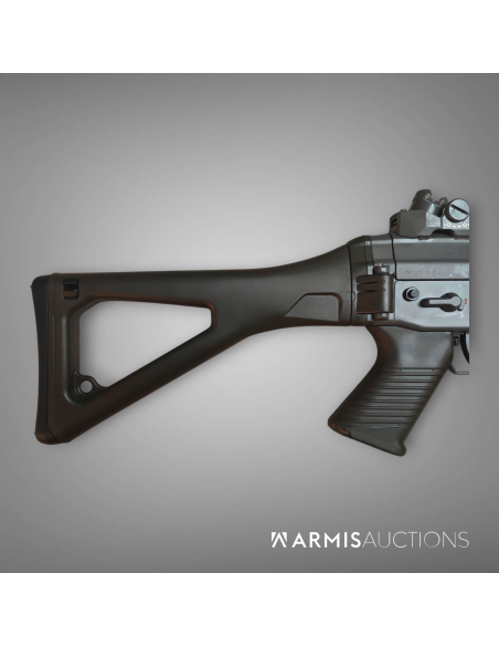 Fusil d'assaut semi-automatique SIG 553-1 LB