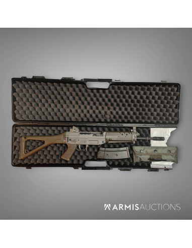Fusil d'assaut semi-automatique SIG 553-1 LB
