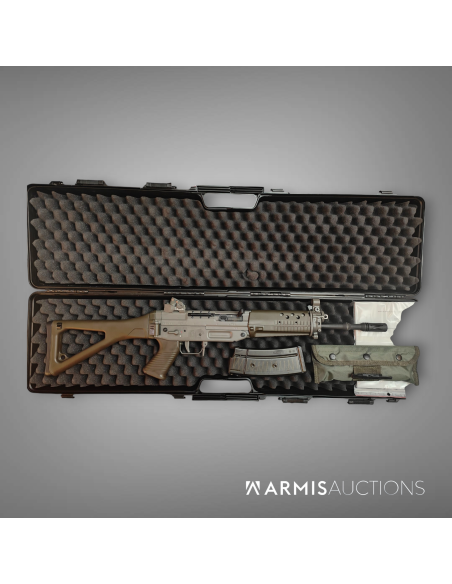 Fusil d'assaut semi-automatique SIG 553-1 LB