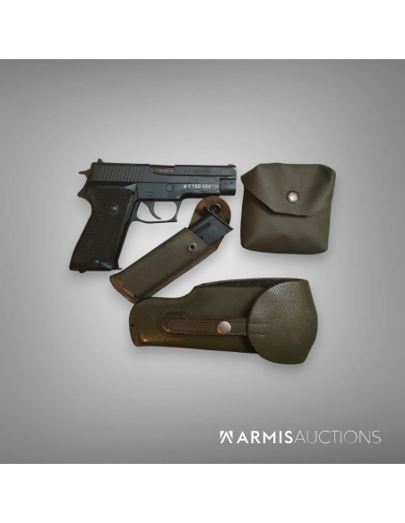 Pistolet semi-automatique d'ordonnance P75