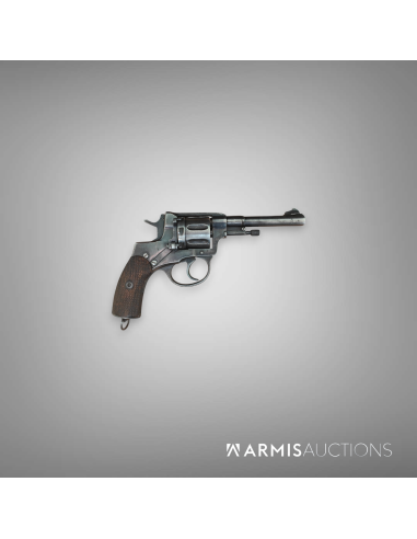 Revolver d'ordonnance russe Nagant 1895 fabriqué en 1944 par l'arsenal de Tula