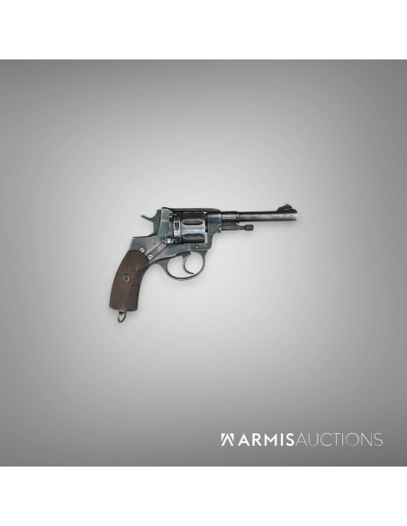 Revolver d'ordonnance russe Nagant 1895 fabriqué en 1944 par l'arsenal de Tula