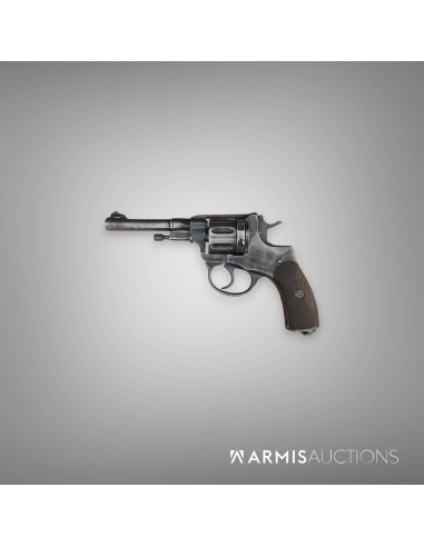 Revolver d'ordonnance russe Nagant 1895 fabriqué en 1944 par l'arsenal de Tula