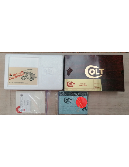 Revolver Colt Python . 357 4 pouces nickel en coffret (1975) Revolver Colt Python . 357 4 pouces nickel en coffret (1975)
